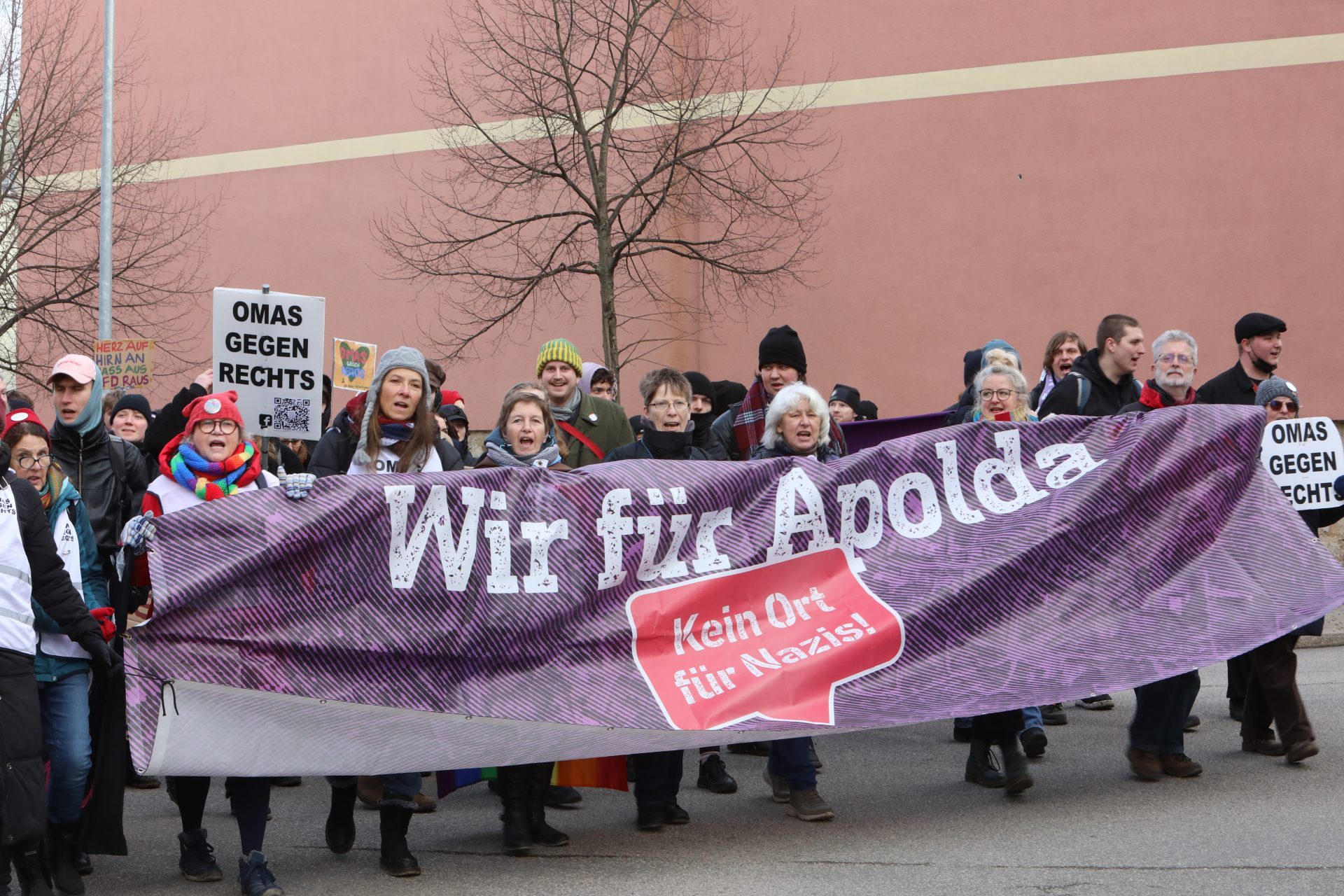 Gegen den Bundeskongress der Jungen Alternativen in Apolda gab es lautstarken Gegenprotest organisiert von „Buntes Weimarer Land“ (Quelle: MOBIT)